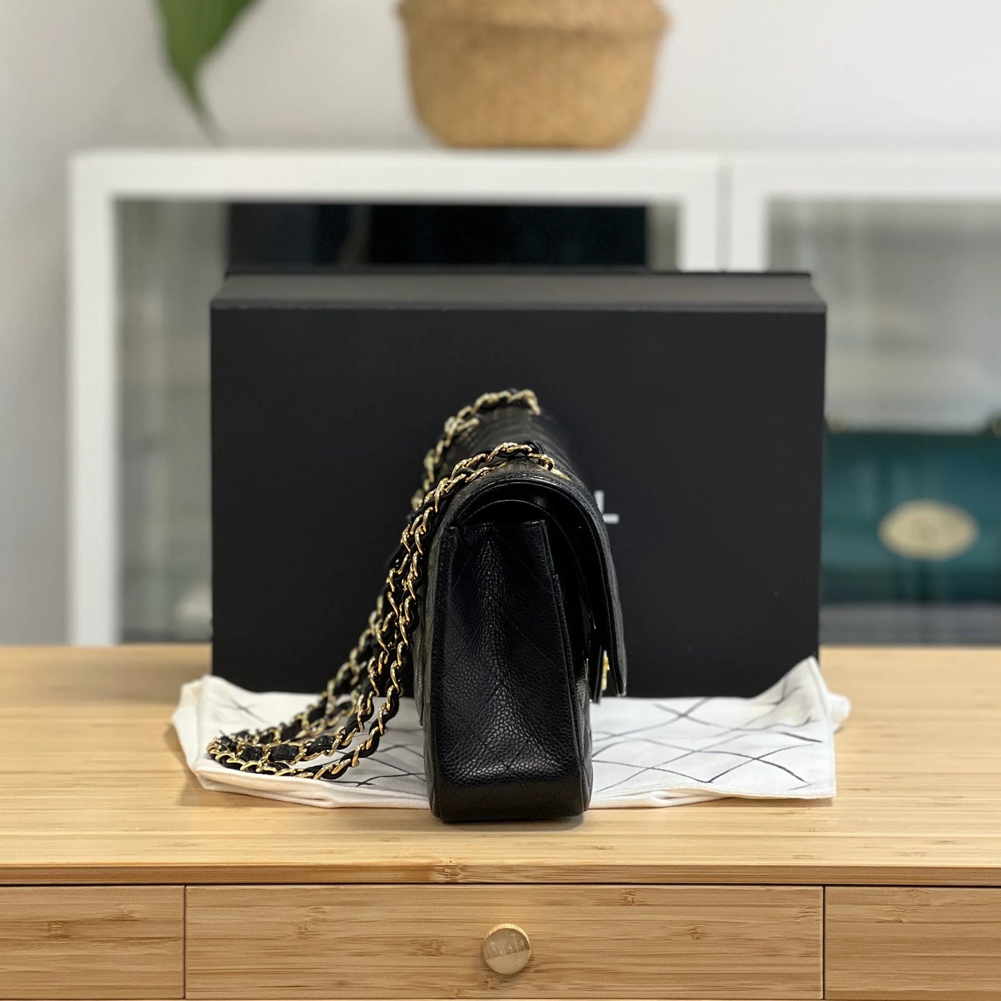 Classic Caviar 30 cm Bag – Black & Gold