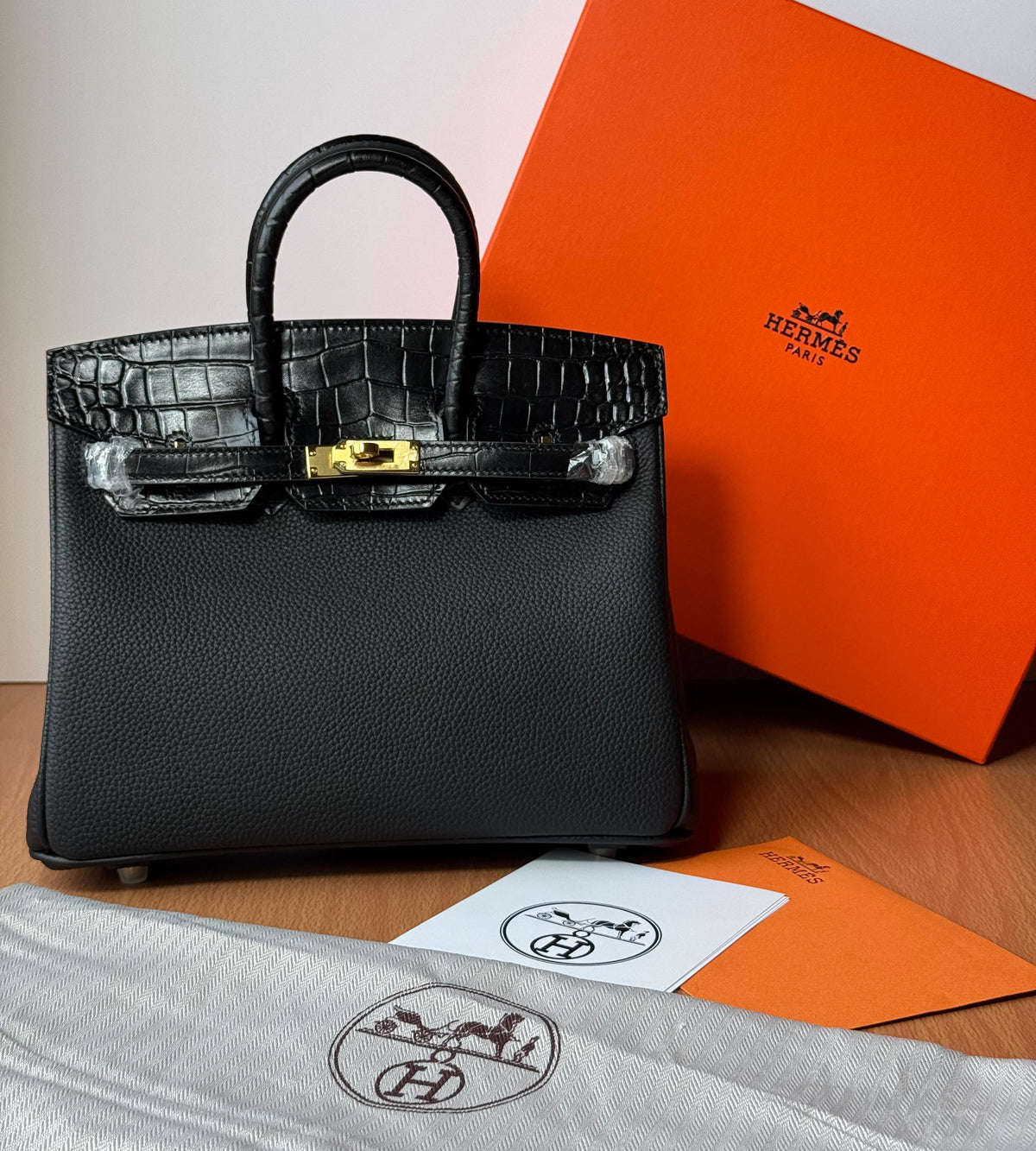 Hermès Bag _ Birkin 25 Crocodile Black Gold Lock