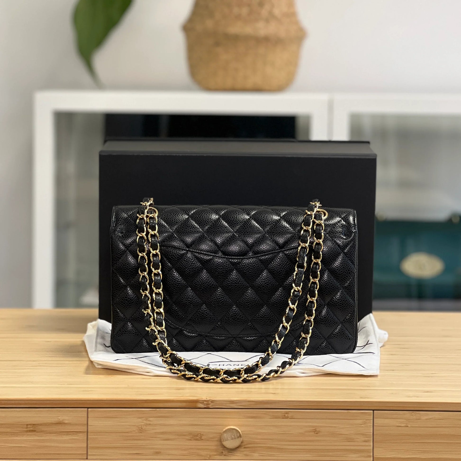 Classic Caviar 30 cm Bag – Black & Gold