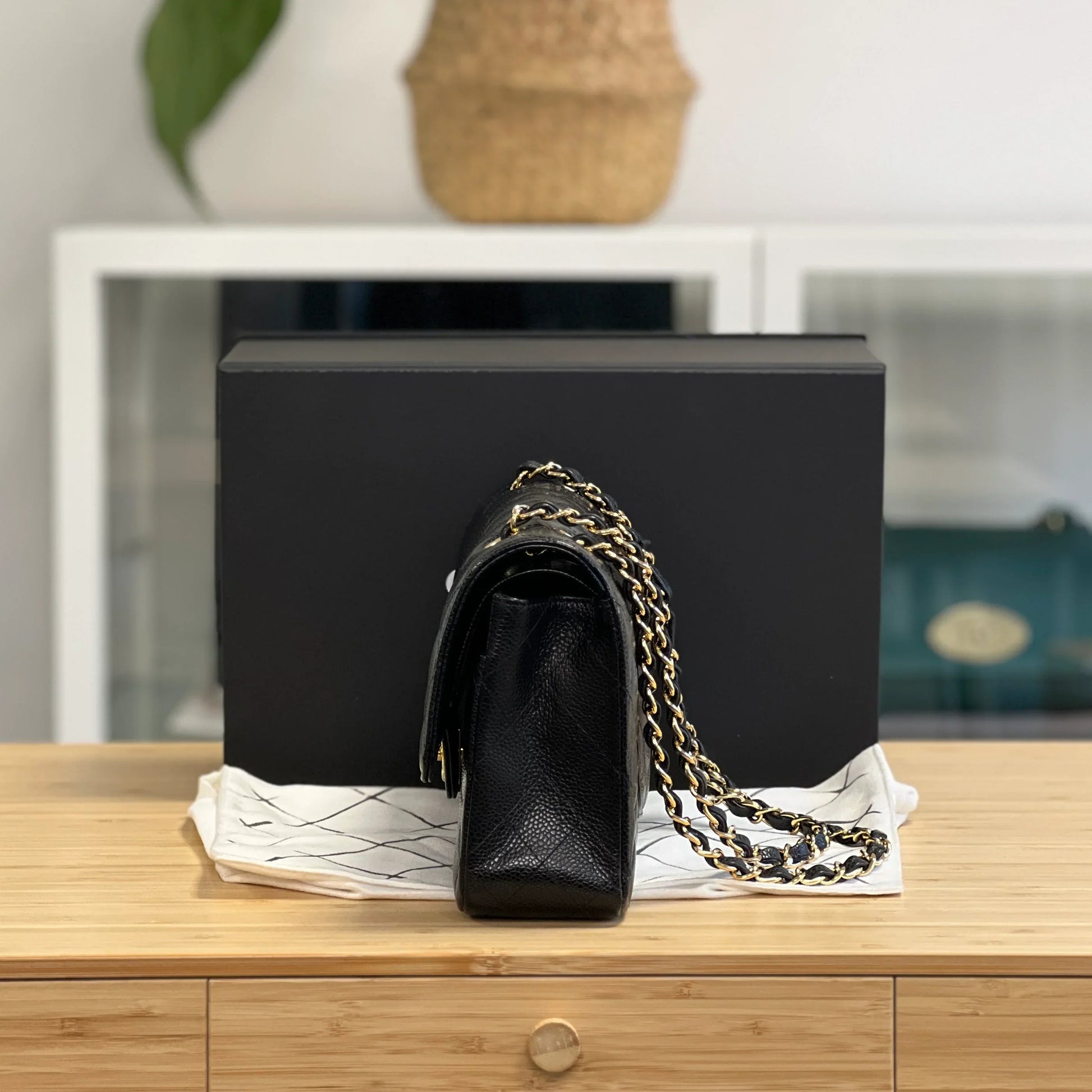 Classic Caviar 30 cm Bag – Black & Gold