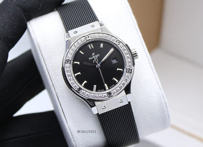 Hublot Classic Fusion Ladies Watch ? Black Diamond Detail & Ribbed Strap