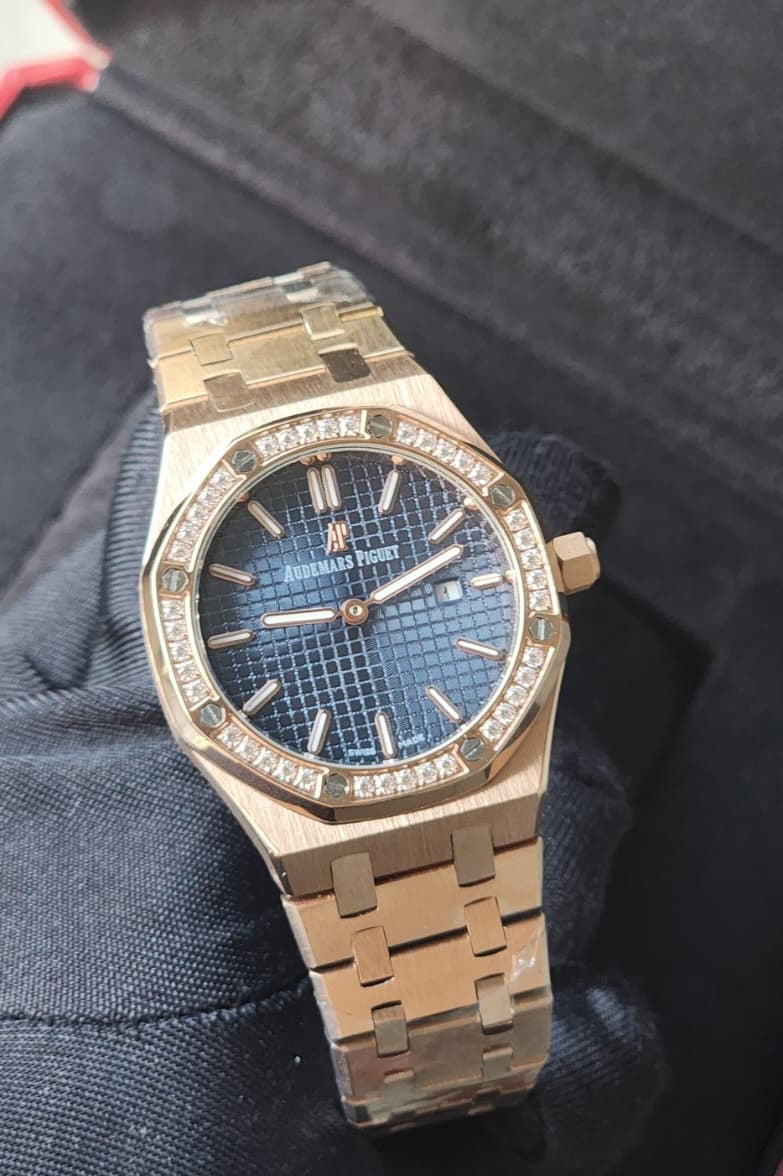 Audemars Piguet Royal Oak ? Gold-Tone & Royal Blue